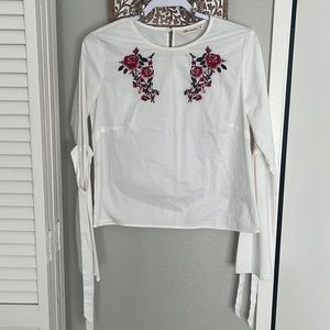 Women’s top with rose stitching